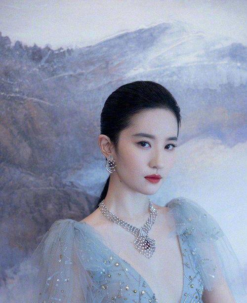 娱乐圈吃瓜刘亦菲是谁啊,揭秘“吃瓜刘亦菲”背后的明星故事