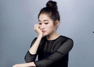 关晓彤学校生活照,青春校园的活力女神